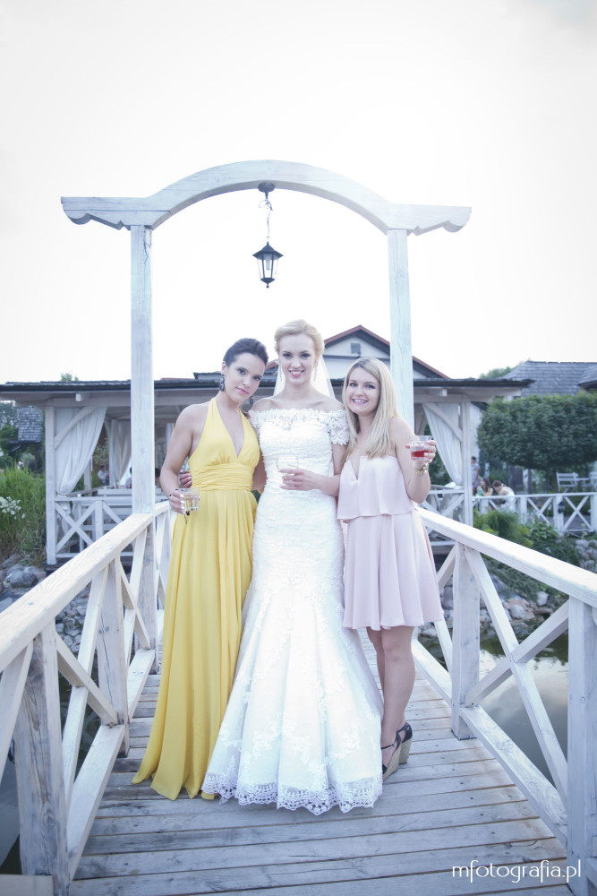 fotografia Pany Młodej z przyjaciółkami